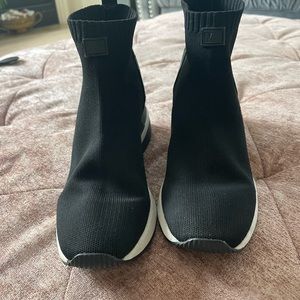 Black authentic Michael Kors boot style shoe size 8